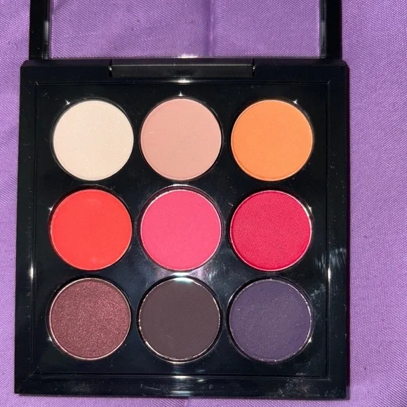 MAC Cosmetics 9-Pan Eyeshadow Palette - Vibrant Shades - Picture 4 of 4